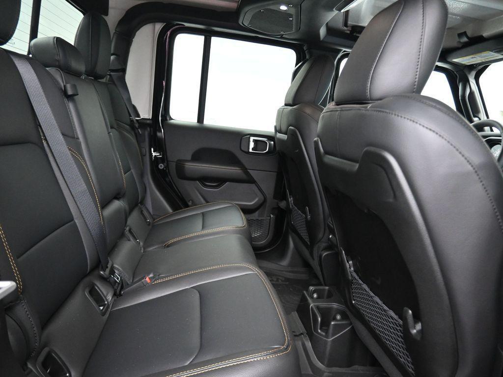 new 2025 Jeep Gladiator car, priced at $41,650