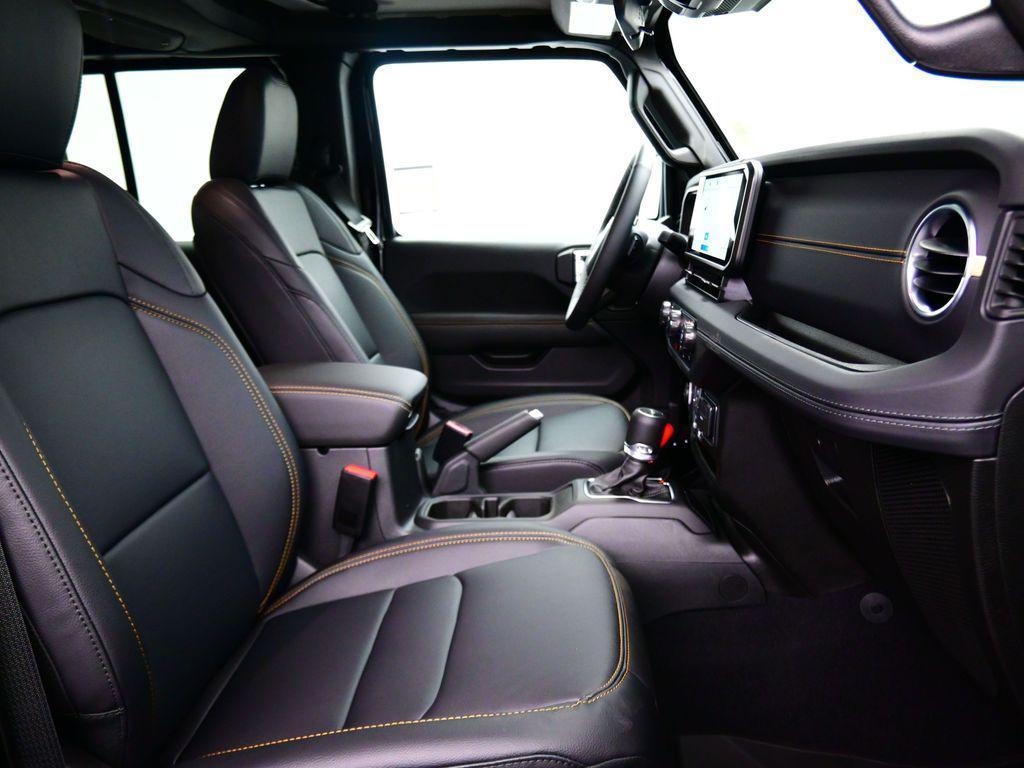 new 2025 Jeep Gladiator car, priced at $43,590