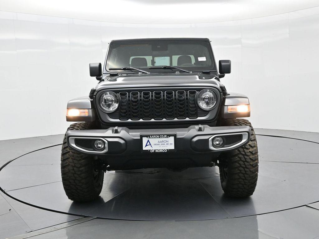 new 2025 Jeep Gladiator car, priced at $41,650