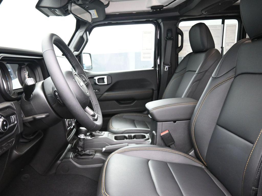 new 2025 Jeep Gladiator car, priced at $41,650