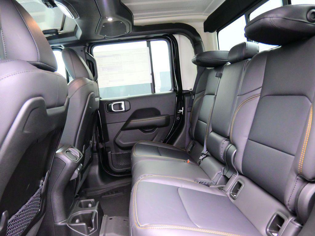 new 2025 Jeep Gladiator car, priced at $43,590