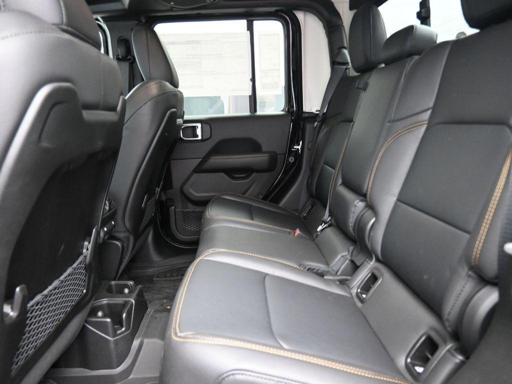 new 2025 Jeep Gladiator car, priced at $41,650