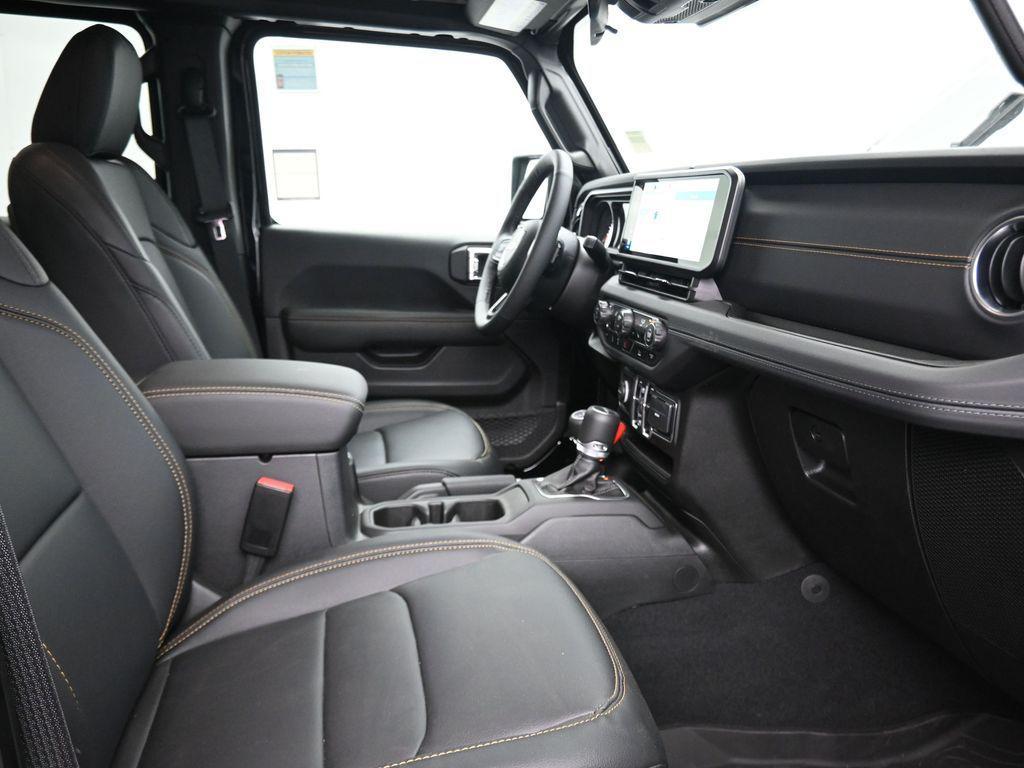new 2025 Jeep Gladiator car, priced at $41,650