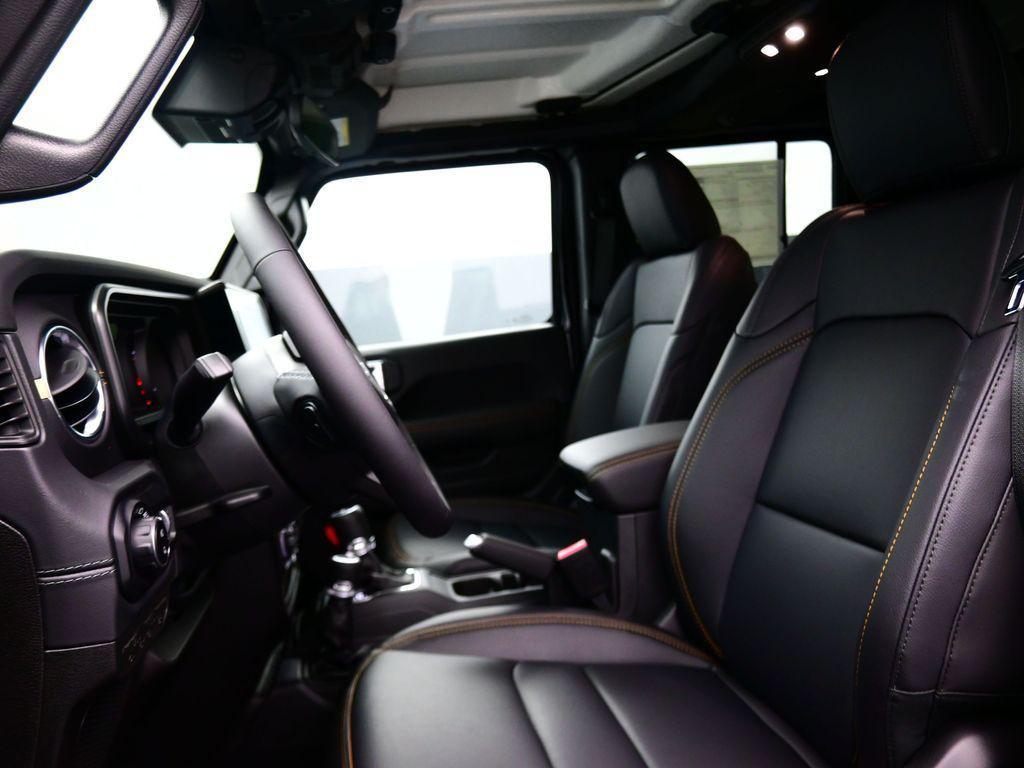 new 2025 Jeep Gladiator car, priced at $43,590