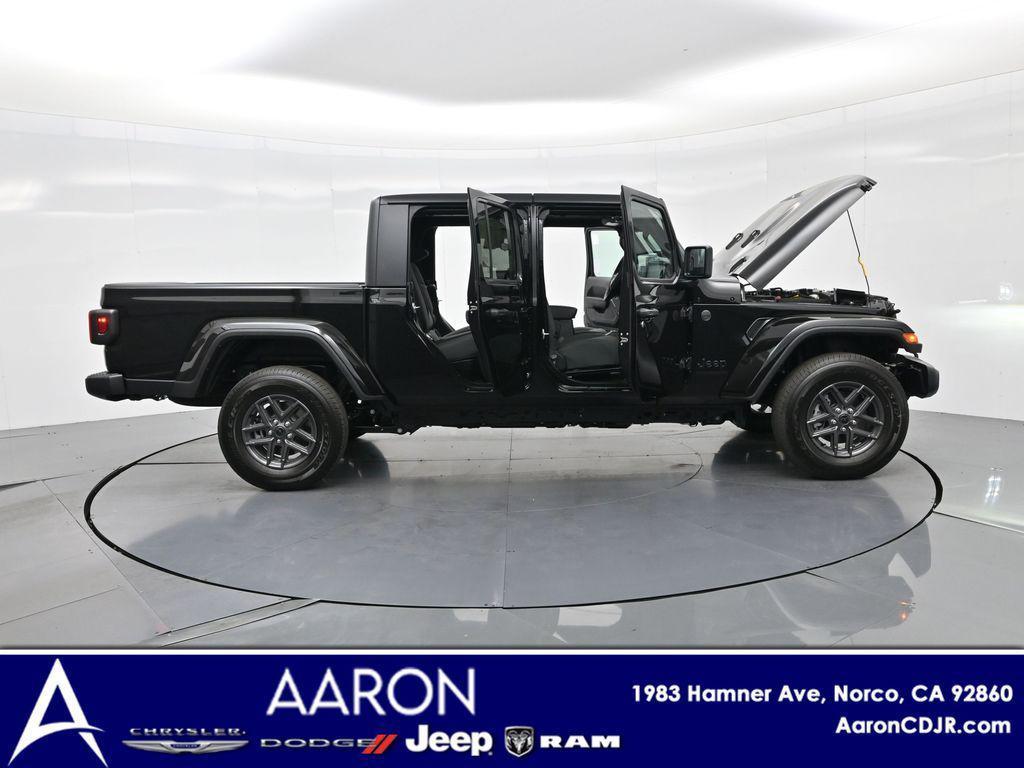 new 2025 Jeep Gladiator car, priced at $47,143