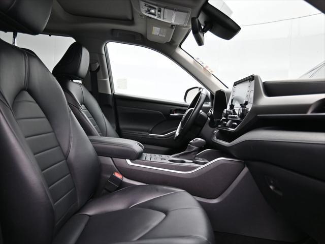 used 2022 Toyota Highlander car, priced at $35,434