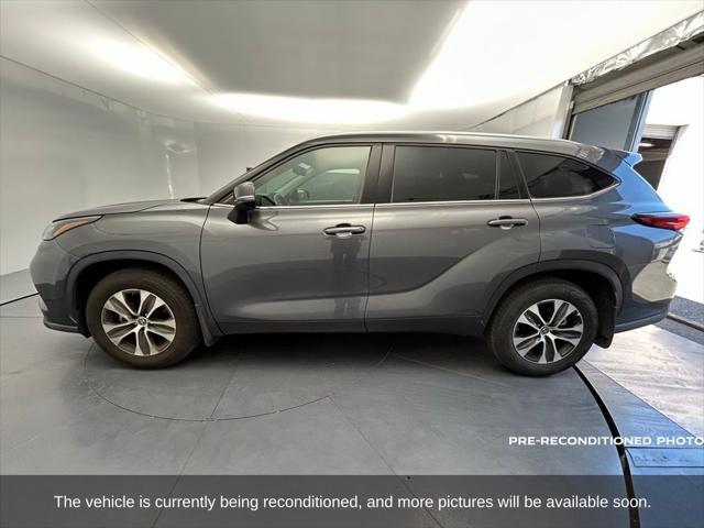 used 2022 Toyota Highlander car, priced at $35,504