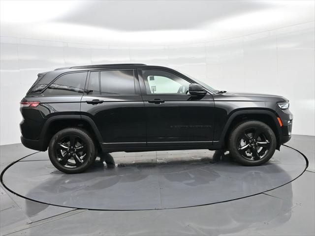 new 2025 Jeep Grand Cherokee car, priced at $48,235