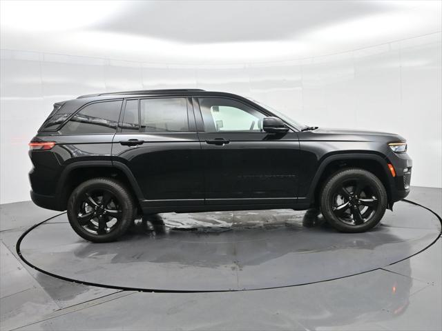 new 2025 Jeep Grand Cherokee car, priced at $45,540