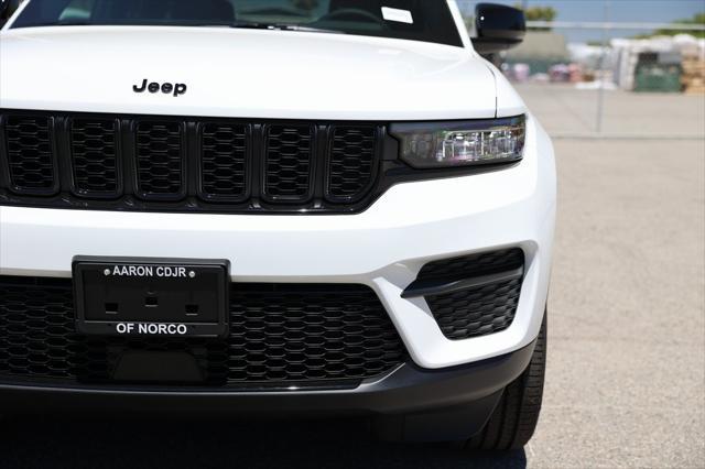 new 2024 Jeep Grand Cherokee car, priced at $40,230