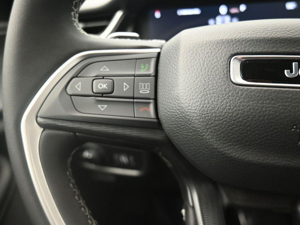 new 2025 Jeep Grand Cherokee car, priced at $32,210
