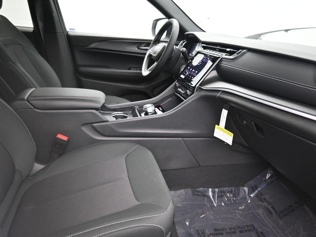new 2025 Jeep Grand Cherokee car, priced at $32,210