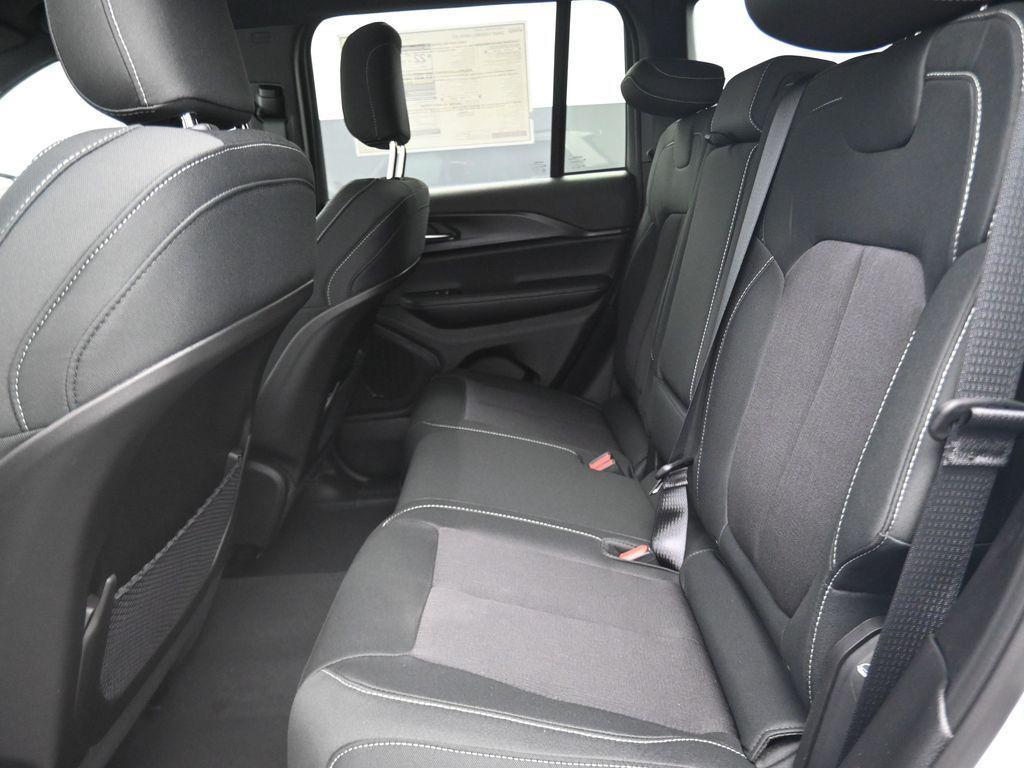 new 2025 Jeep Grand Cherokee car, priced at $32,210