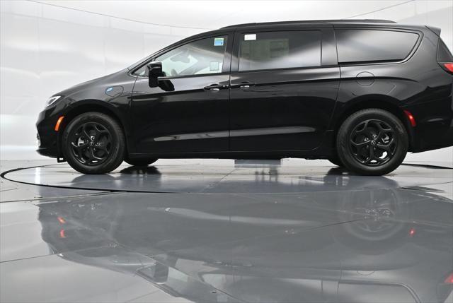new 2025 Chrysler Pacifica Hybrid car, priced at $56,305