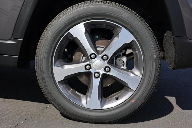 new 2024 Jeep Grand Cherokee car, priced at $43,995