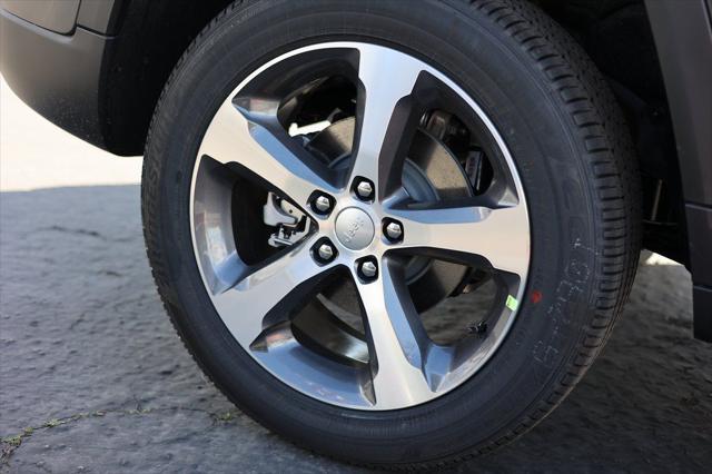 new 2024 Jeep Grand Cherokee car, priced at $43,995