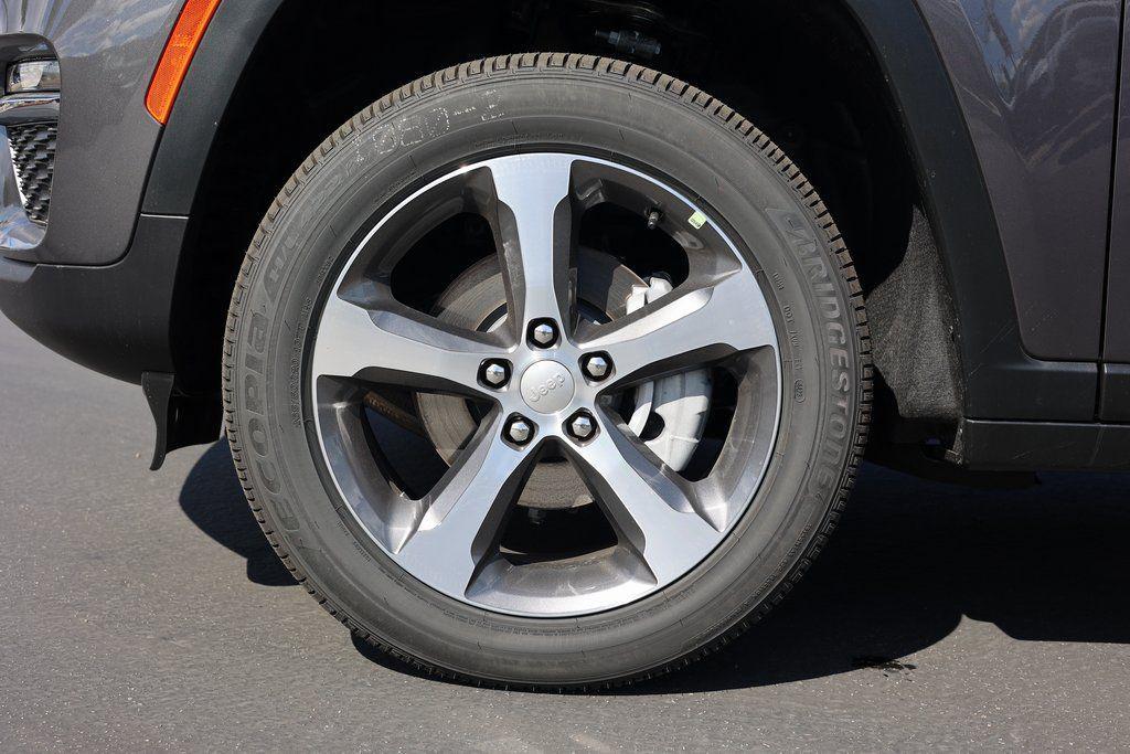 new 2024 Jeep Grand Cherokee car, priced at $42,484