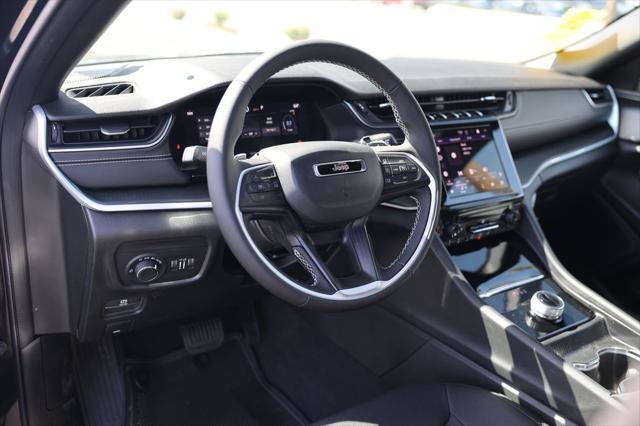 new 2025 Jeep Grand Cherokee car, priced at $35,800