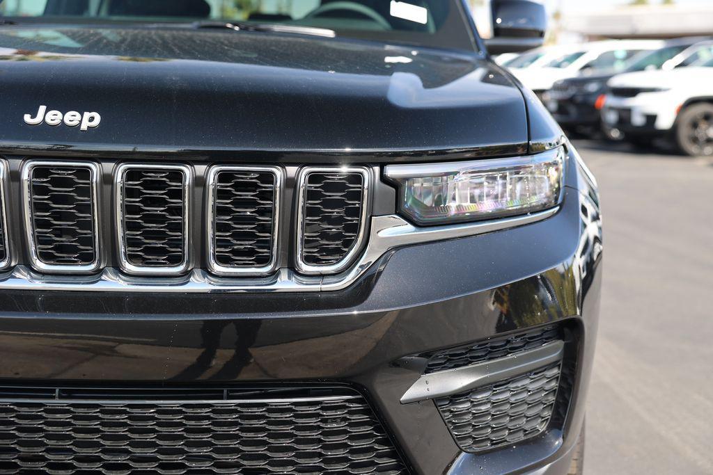 new 2025 Jeep Grand Cherokee car, priced at $29,050
