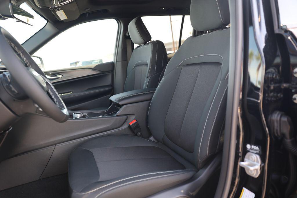 new 2025 Jeep Grand Cherokee car, priced at $29,050