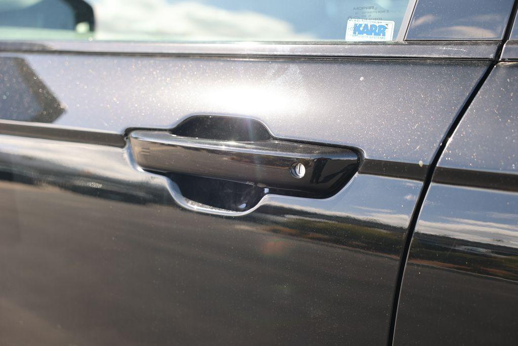 new 2025 Jeep Grand Cherokee car, priced at $29,050