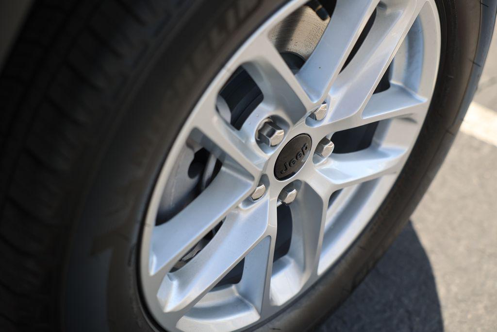 new 2025 Jeep Grand Cherokee car, priced at $29,050