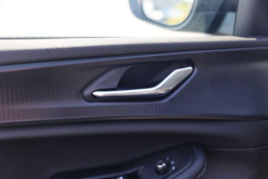 new 2025 Jeep Grand Cherokee car, priced at $29,050