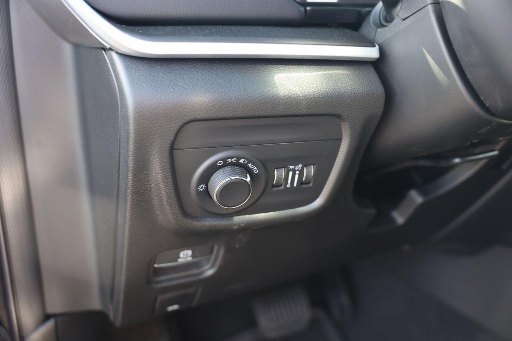 new 2025 Jeep Grand Cherokee car, priced at $29,050