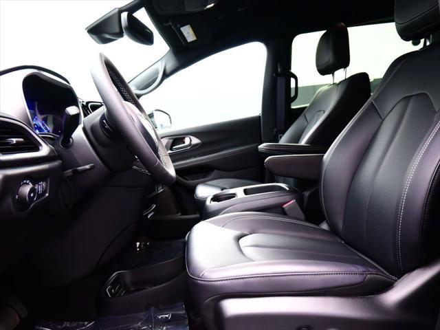 new 2025 Chrysler Pacifica Hybrid car, priced at $45,280