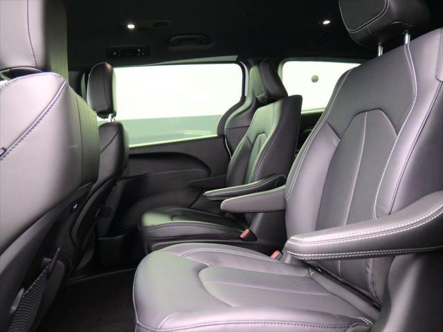 new 2025 Chrysler Pacifica Hybrid car, priced at $45,280