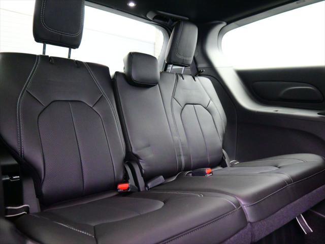 new 2025 Chrysler Pacifica Hybrid car, priced at $45,280