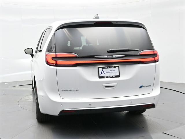 new 2025 Chrysler Pacifica Hybrid car, priced at $45,280