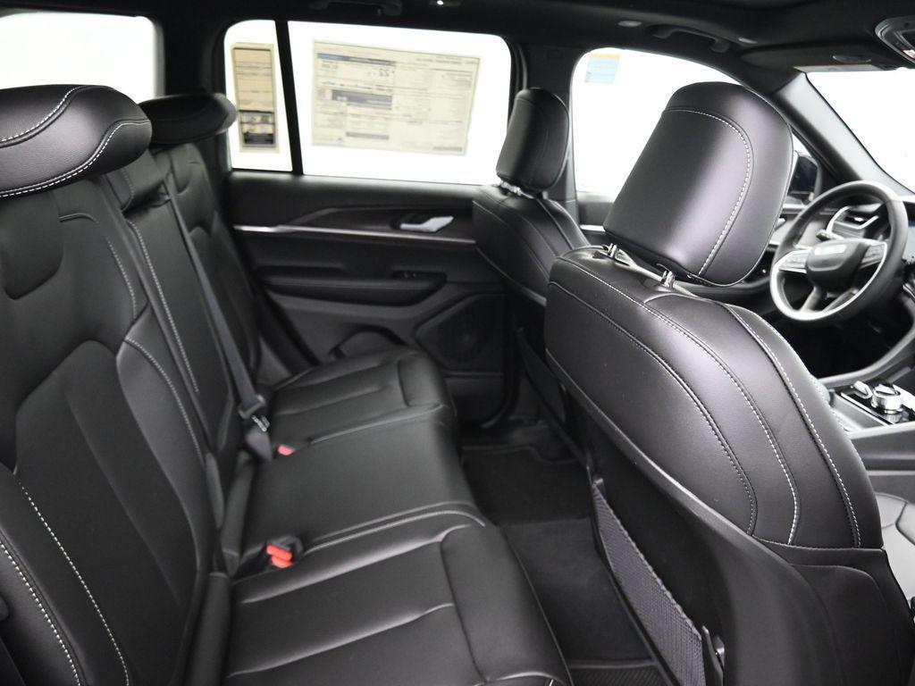 new 2025 Jeep Grand Cherokee car