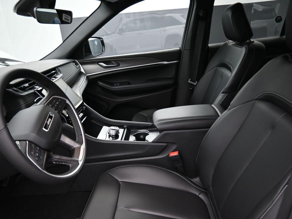 new 2025 Jeep Grand Cherokee car