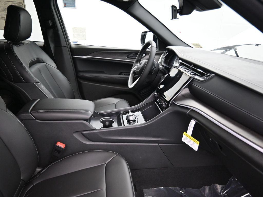 new 2025 Jeep Grand Cherokee car