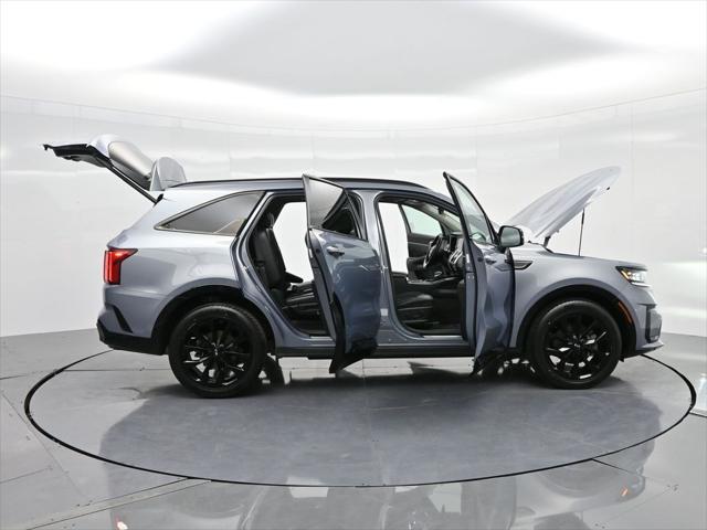 used 2021 Kia Sorento car, priced at $25,359