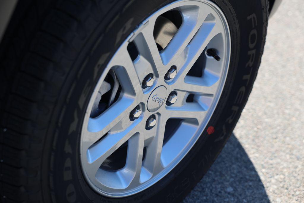 new 2025 Jeep Grand Cherokee car, priced at $29,850