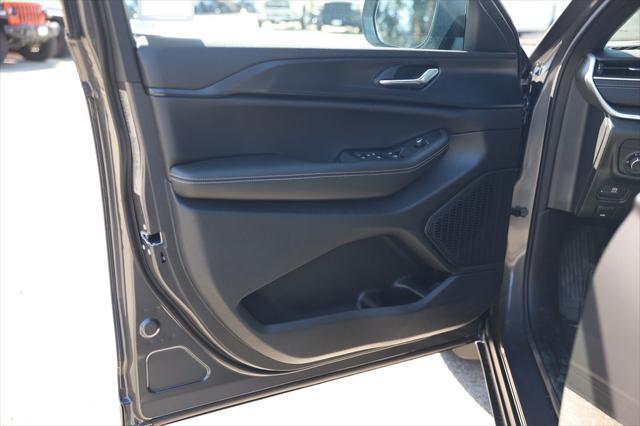 new 2025 Jeep Grand Cherokee car, priced at $34,600