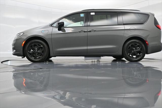 new 2025 Chrysler Pacifica Hybrid car, priced at $56,800