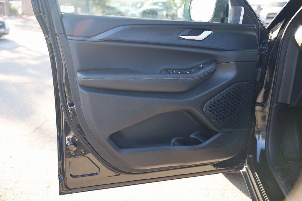 new 2025 Jeep Grand Cherokee car, priced at $29,170