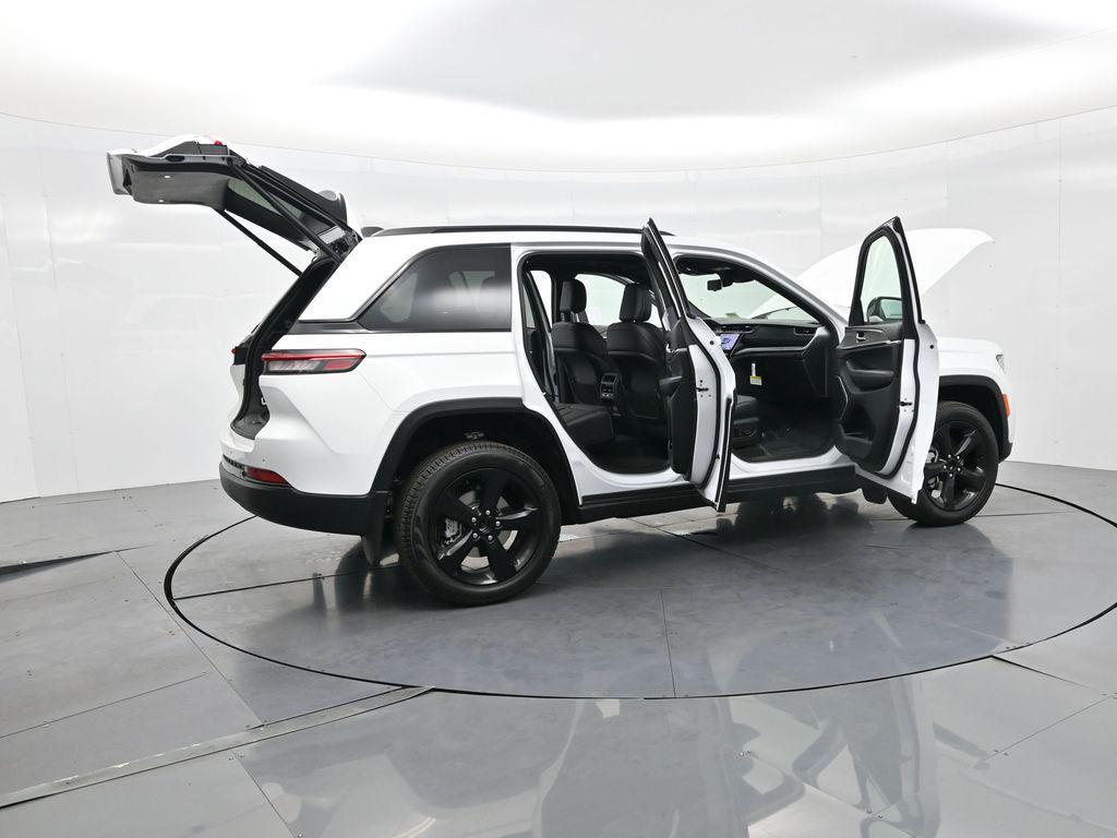 new 2025 Jeep Grand Cherokee car, priced at $50,265
