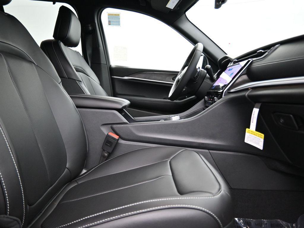 new 2025 Jeep Grand Cherokee car, priced at $50,265