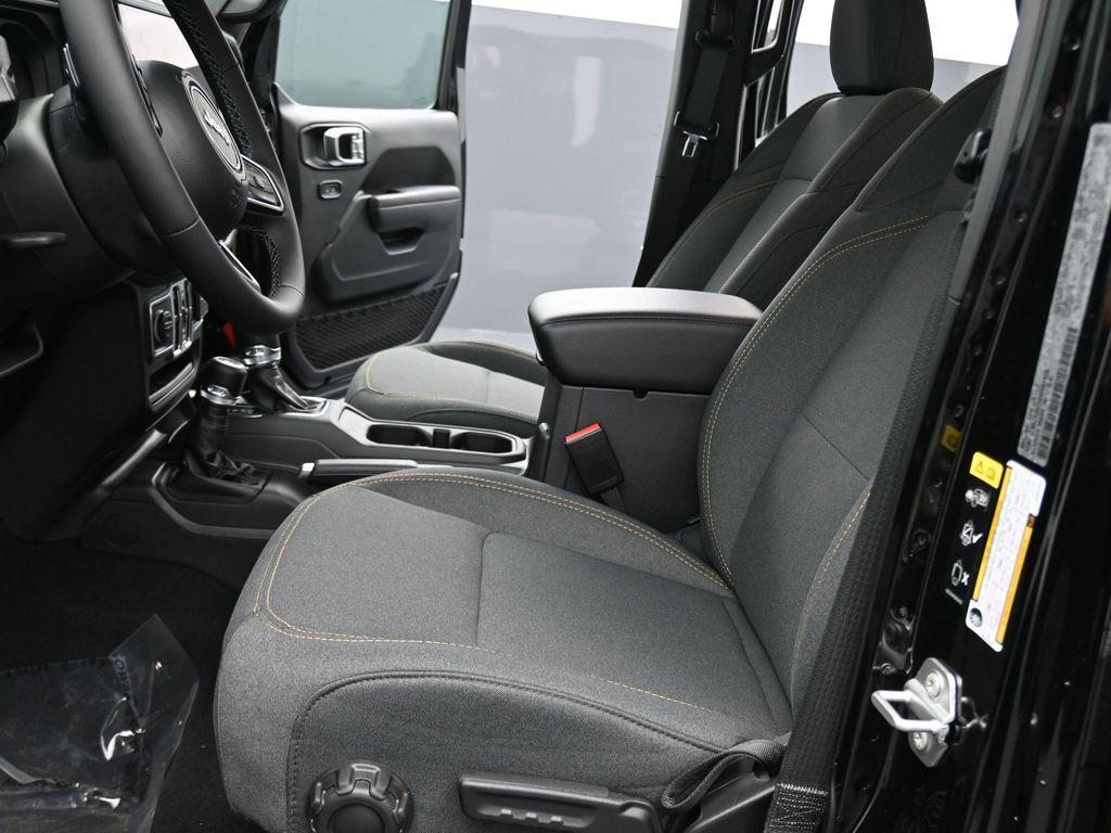 new 2025 Jeep Wrangler car, priced at $47,656