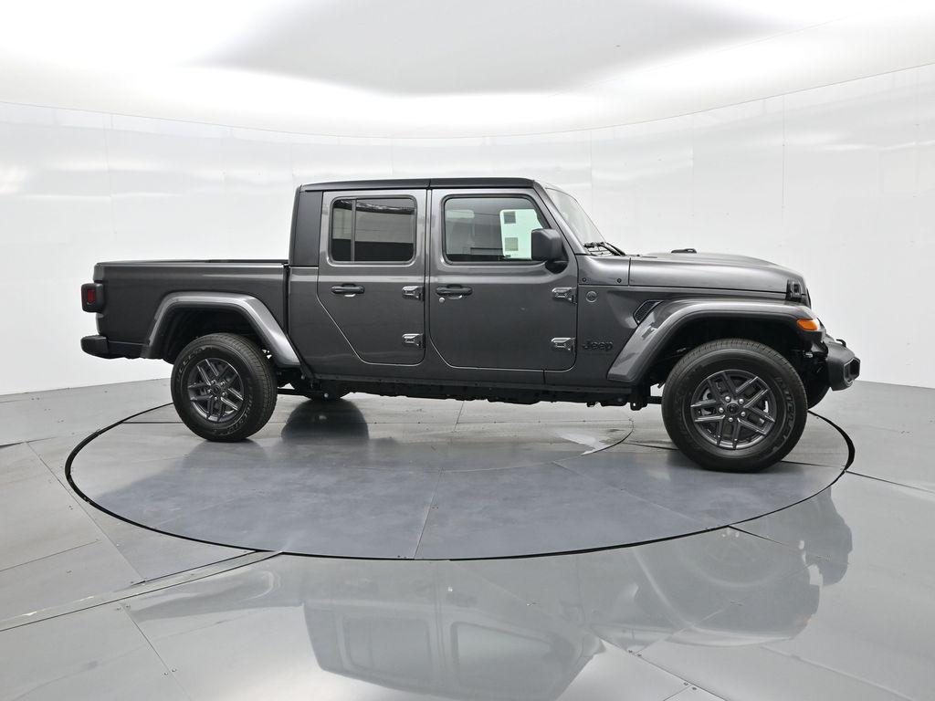 new 2025 Jeep Gladiator car, priced at $42,045