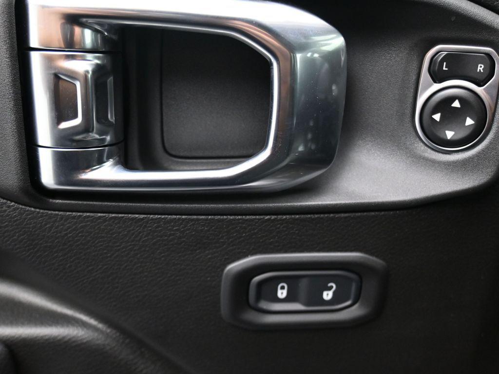 new 2025 Jeep Gladiator car, priced at $48,204