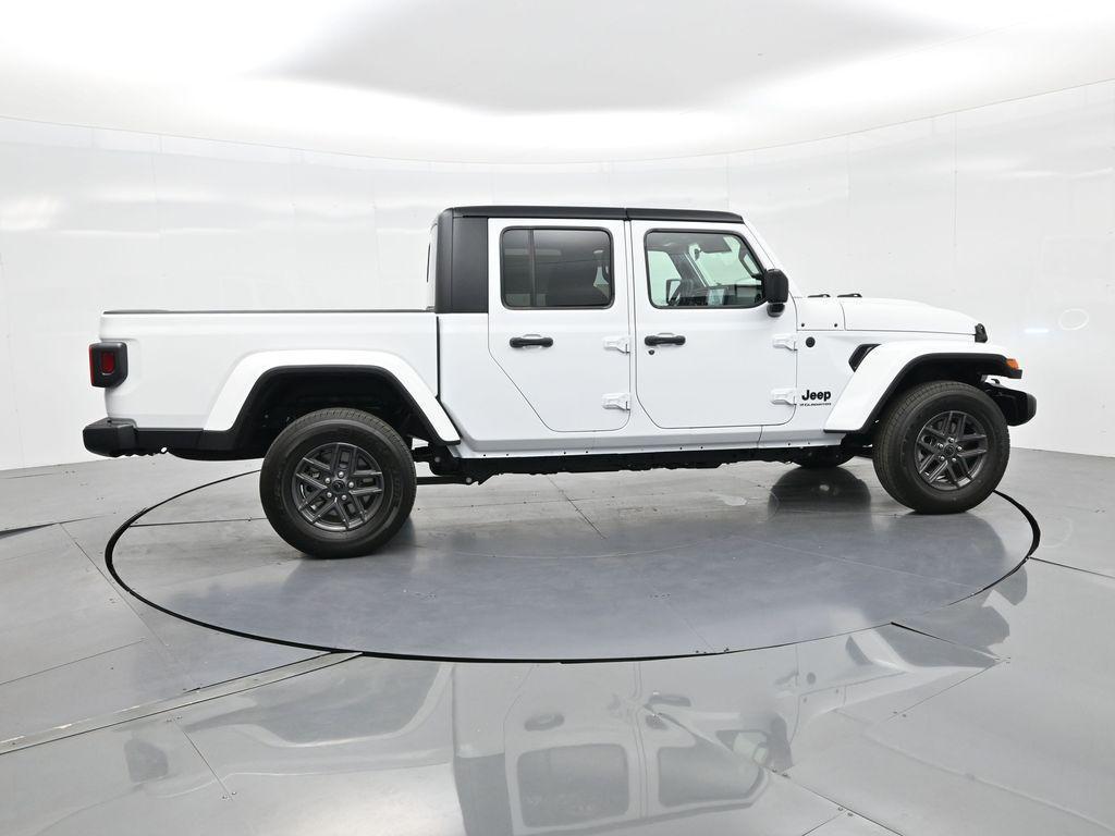 new 2025 Jeep Gladiator car, priced at $41,450
