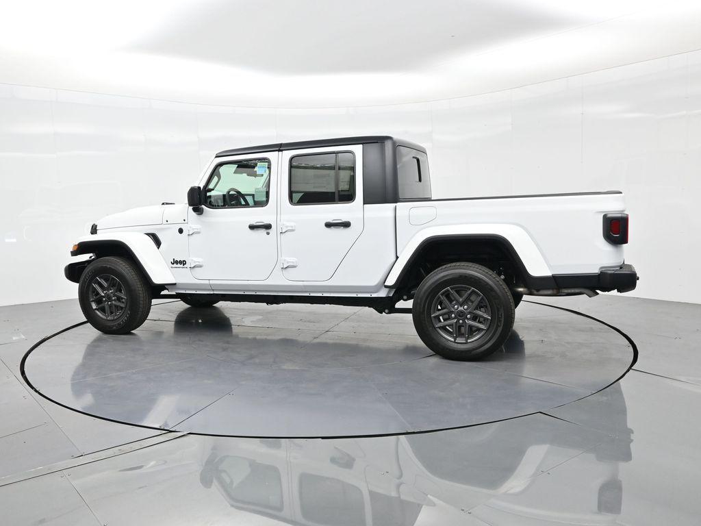 new 2025 Jeep Gladiator car, priced at $41,450