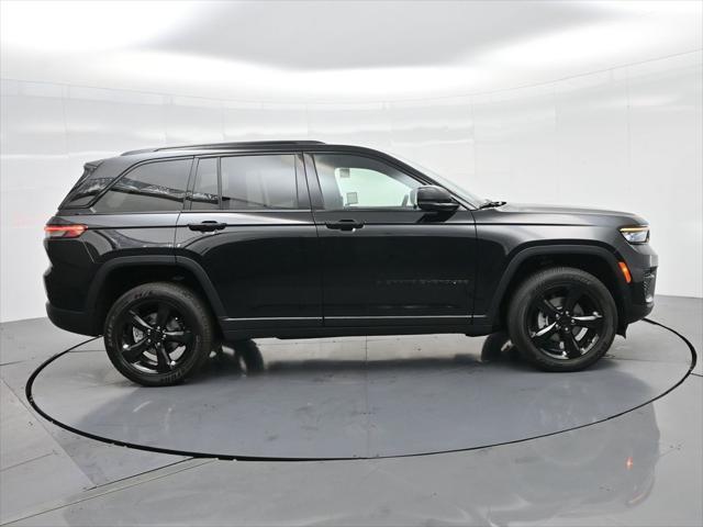 new 2025 Jeep Grand Cherokee car, priced at $39,175