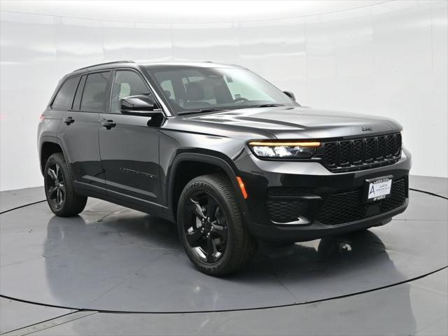 new 2025 Jeep Grand Cherokee car, priced at $39,175