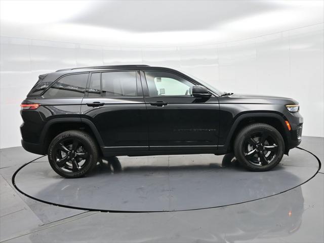 new 2025 Jeep Grand Cherokee car, priced at $38,925